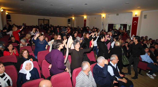 BAYRAKLI'DA TÜRKÜ GECESİ