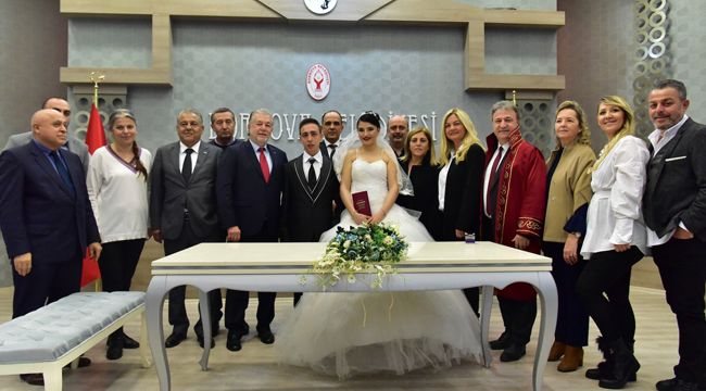 BORNOVA ‘HER ŞEY BİZDEN' DİYEREK NİKAH KIYDI