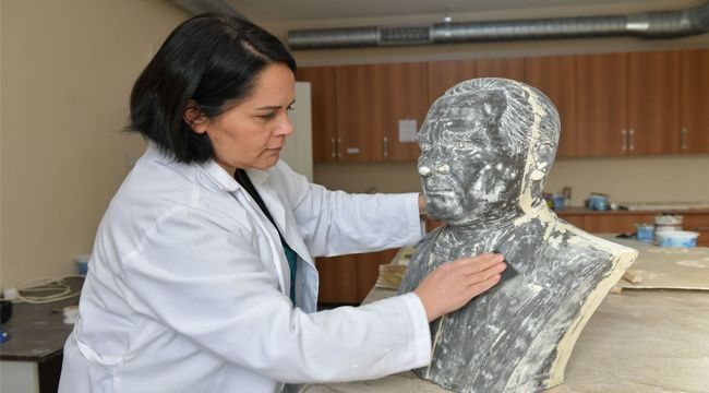 ÇİĞLİ'DEN OKULLARA ATATÜRK BÜSTÜ