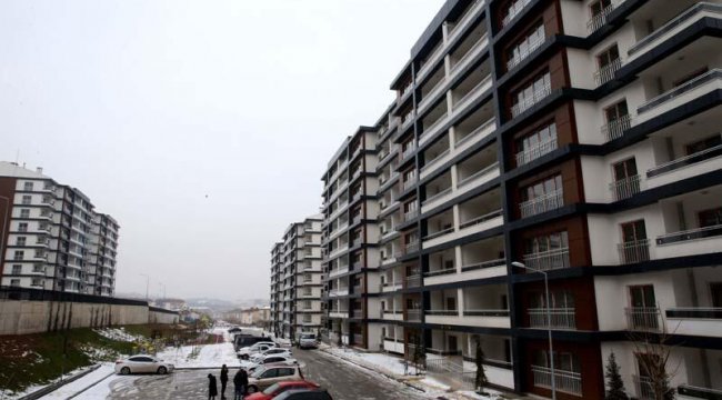 Evlerinin anahtarlarını almaya başladı