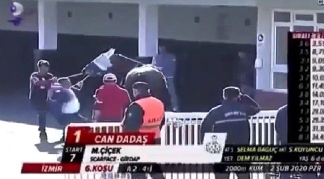 İZMİR'DE ATA ŞİDDET GÖZDEN KAÇMADI