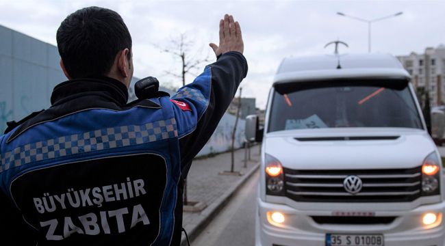İZMİR'DE OKUL SERVİSLERİ DENETLENİYOR