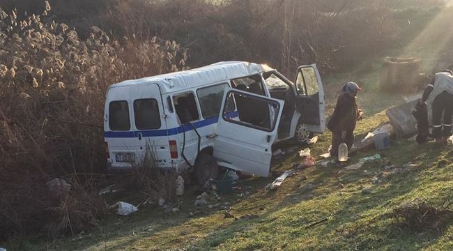 Manisa'da tarım işçilerini taşıyan otobüs kaza yaptı