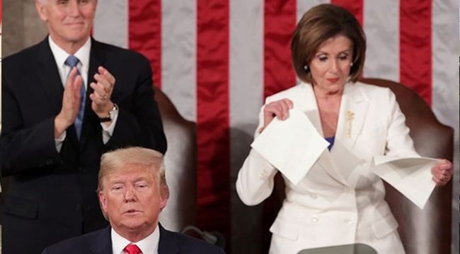 Pelosi metni yırttı