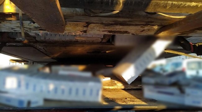 TIR'ın zulasından 429 bin liralık kaçak sigara çıktı