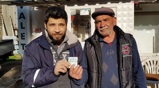 Yolda bulduğu parayı sahibine teslim etti