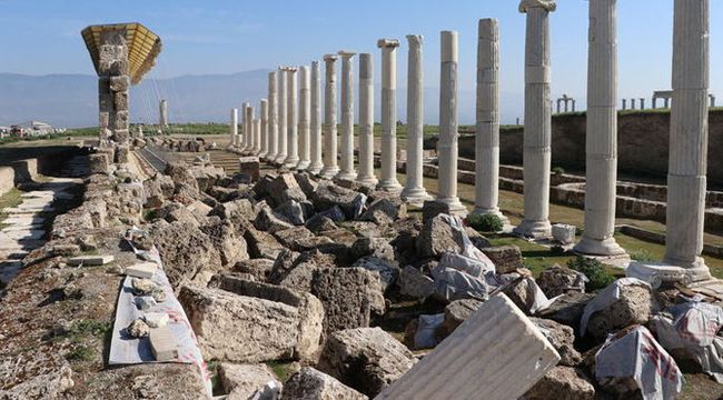 1750 yıllık freskli travertenler ayağa kaldırıldı