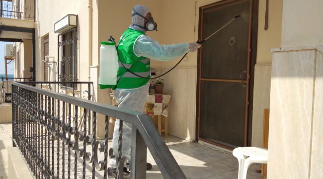 ALİAĞA'DA APARTMANLAR DEZENFEKTE EDİLİYOR