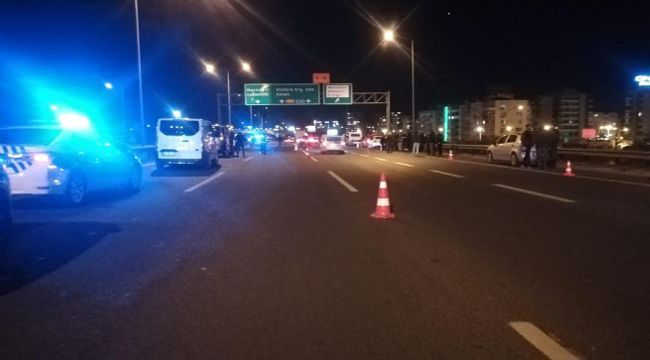 Ambulans yayalara çarptı! 2 ölü