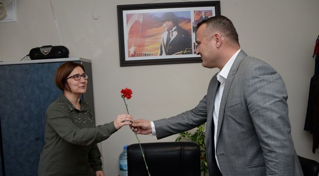 BERGAMA'DAN KARANFİLLİ KUTLAMA