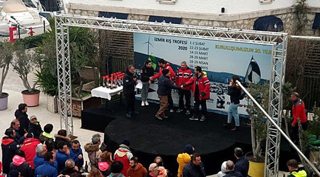 ÇEŞME'DE YARIŞLARA FIRTINA ENGELİ