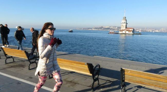 'Evde kal' çağrısına uymayanlar sahillere koştu