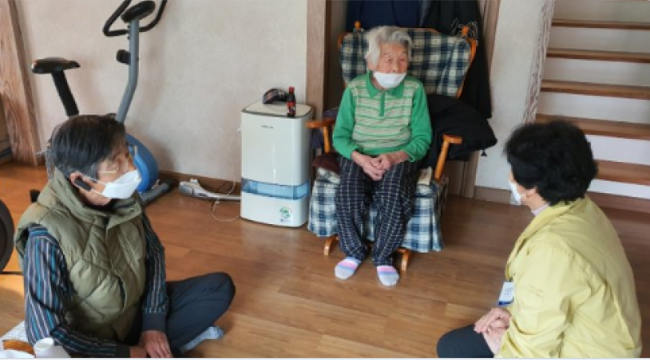 Güney Kore'de 96 yaşındaki kadın koronavirüsü yend