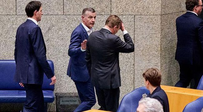 Hollanda Sağlık Bakanı oturumda bayıldı
