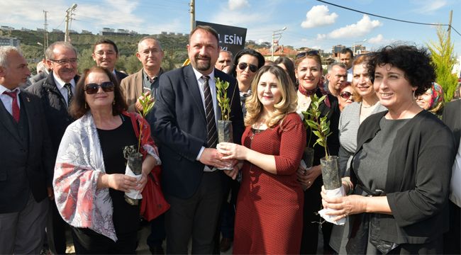 İLK KADIN MUHTARIN İSMİ ÇİĞLİ'DE YAŞAYACAK