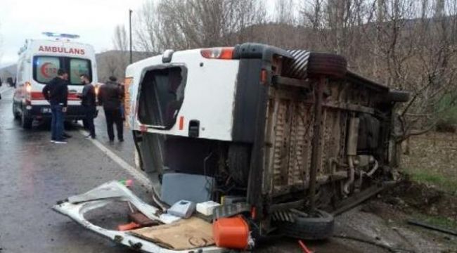 İşçi servisi devrildi: 13 yaralı