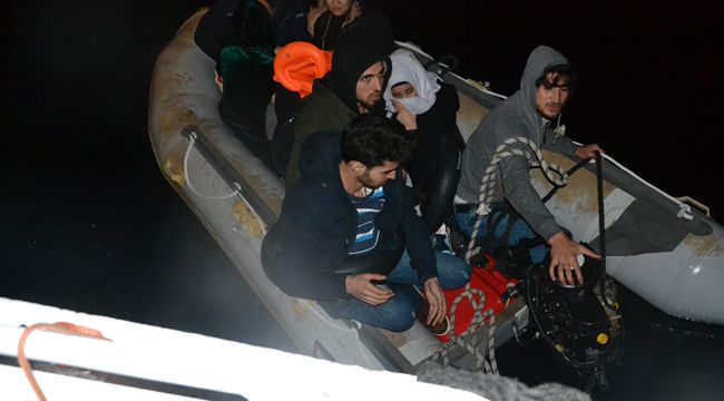 İZMİR'DE 9 GÖÇMEN KURTARILDI