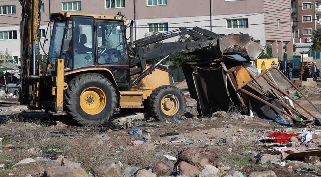 KARŞIYAKA'DA YIKIM OPERASYONU