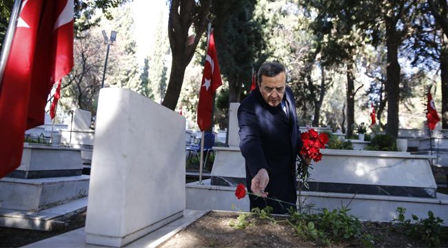 KONAK'TA ÇANAKKALE ŞEHİTLER ANILDI