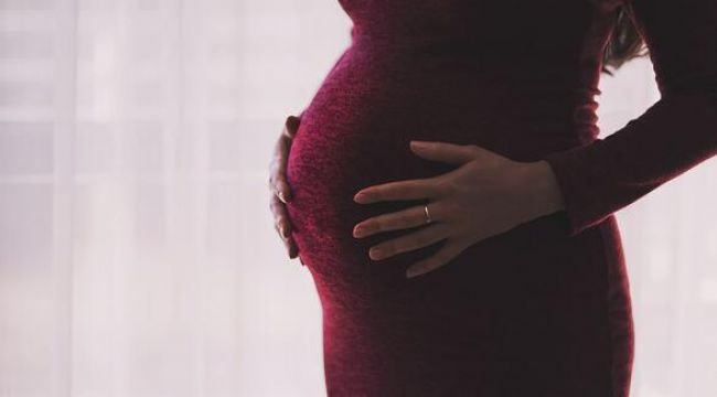Koronavirüs anne karnındaki bebeğe geçer mi?