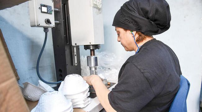 Meslek liselerinde maske üretimi başladı