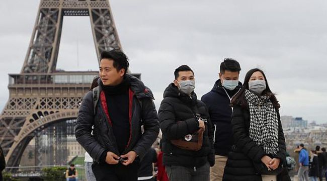 Paris'te askerler sokağa indi