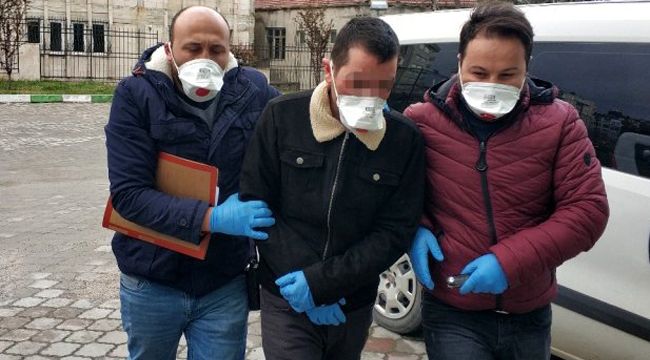 Polis, şüphelileri adliyeye maskeyle sevk ediyor