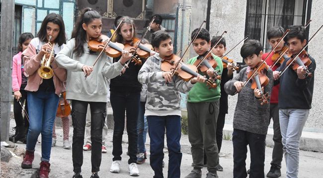 SANAT VE ÇOCUK SOKAKTA