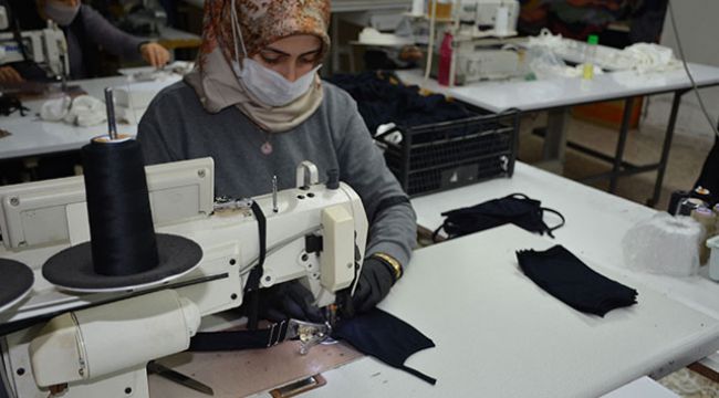 Tekstil firmasında yıkanabilir maske üretimi