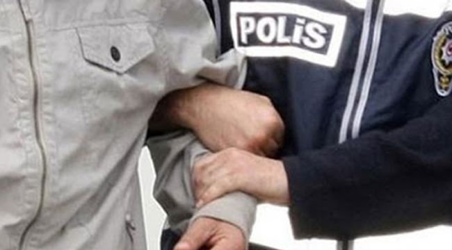 Uyuyan annesini öldürdü, babasını ağır yaraladı