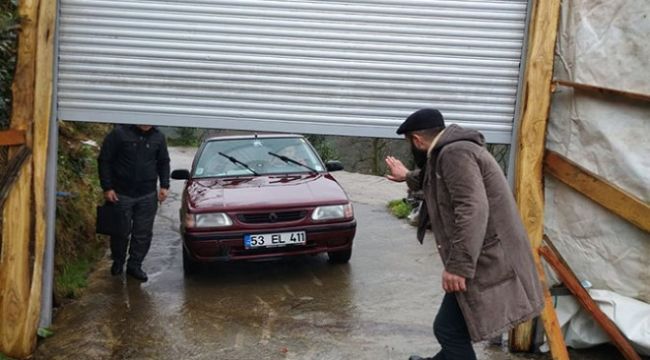 Virüs önlemi: Mahallenin girişine otomatik kepenk