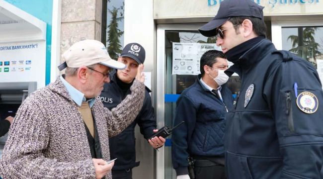 Yaşlı adam kendisini uyaran polise 'Cahil değilim' dedi