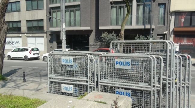 1 Mayıs öncesi Taksim'e bariyerler getirildi