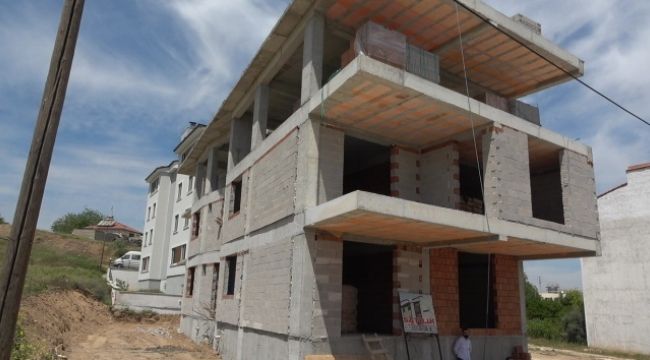 15 metre yüksekten düşen işçi, şans eseri hayatta kaldı