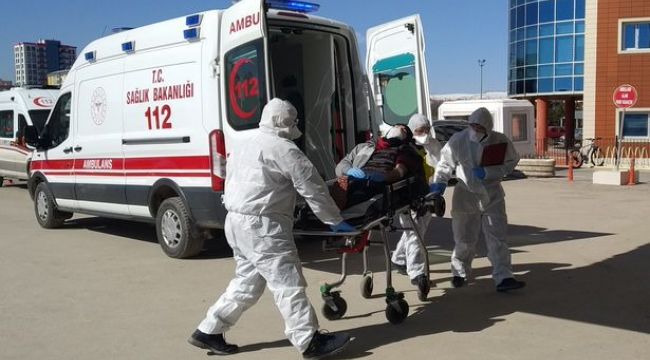 18 yaşındaki Afgan genç koronavirüsü yendi