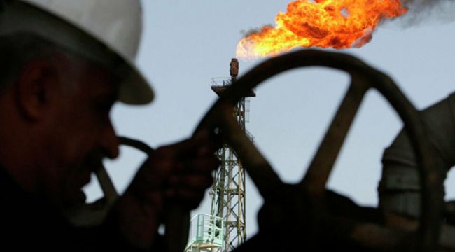 ABD’li şirketler petrolünü  stoklamaya başladı