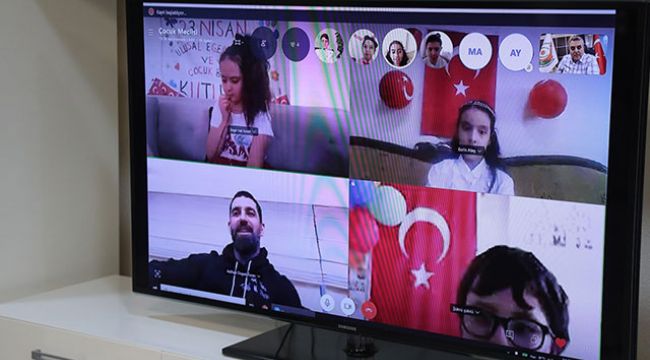 Arda Turan, telekonferansla çocuklarla buluştu