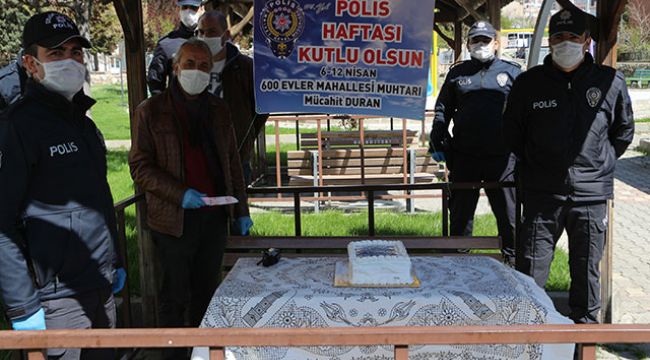 Asılsız ihbarda bulunup, parka gelen polislerin gününü kutladılar