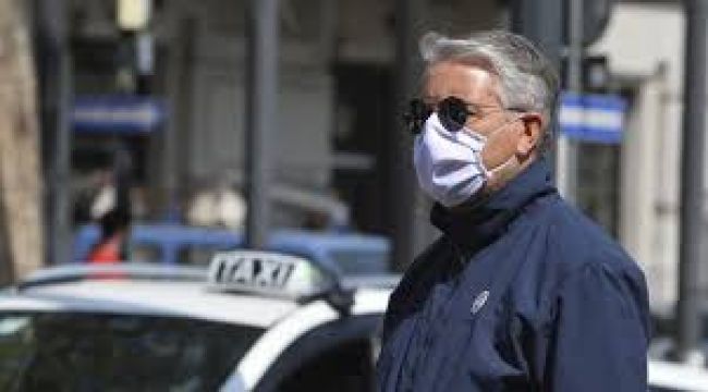 "Askıda maske" ile salgınla mücadeleye destek sunuyor