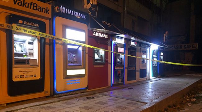 Babasına kızdı ATM'leri parçaladı