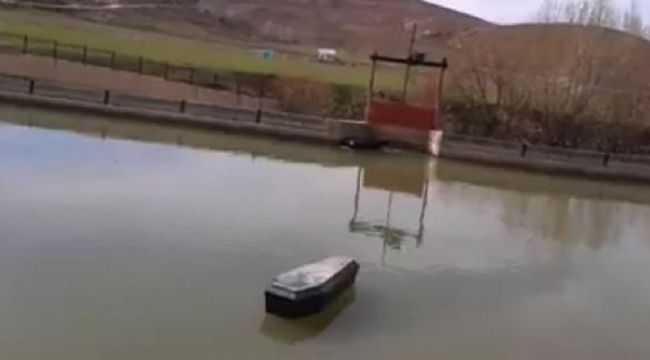 Bayburt'ta şaşkınlık yaratan görüntü: Yüzen tabutlar