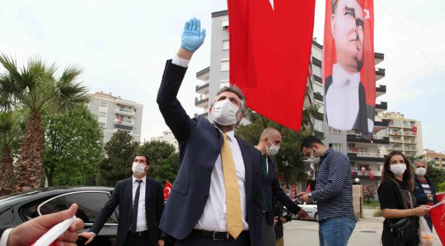 BAYRAKLI’DA 23 NİSAN COŞKUSU EVLERDEN TAŞTI