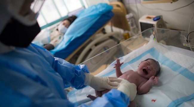 Bebek koronavirüs pozitif doğdu
