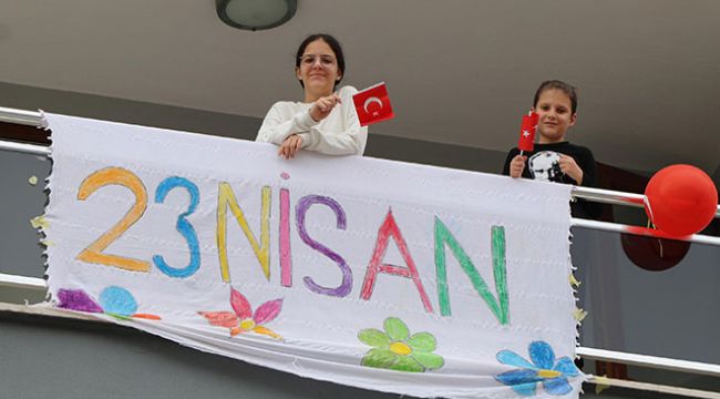 Çocuklar 23 Nisan'ı balkonda kutlayacak