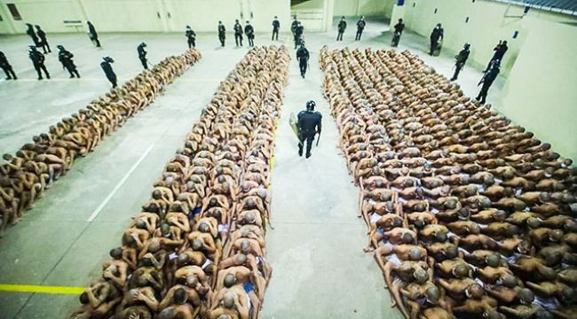 El Salvador'da mahkumlara benzeri görülmemiş hücre cezası
