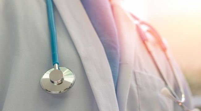 Eşcinselliğe "hastalık" diyen Türk doktor görevden alındı