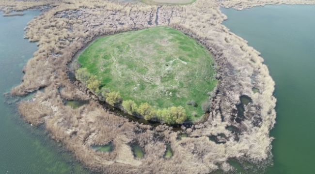 Esrarengiz höyük, görüntüsü ile dikkat çekiyor
