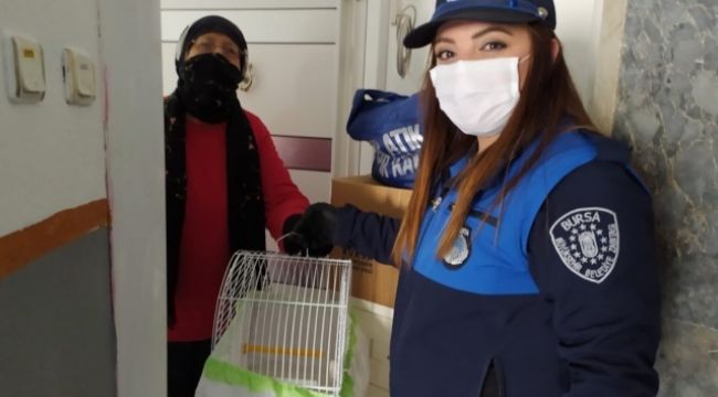 Evde kalan yaşlı kadın isteği ile belediye ekiplerini şok etti