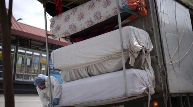 Evlerden 700'den fazla ceset toplandı