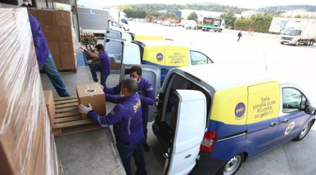 Fenerbahçe binlerce taraftarına yardım kolisi dağıttı